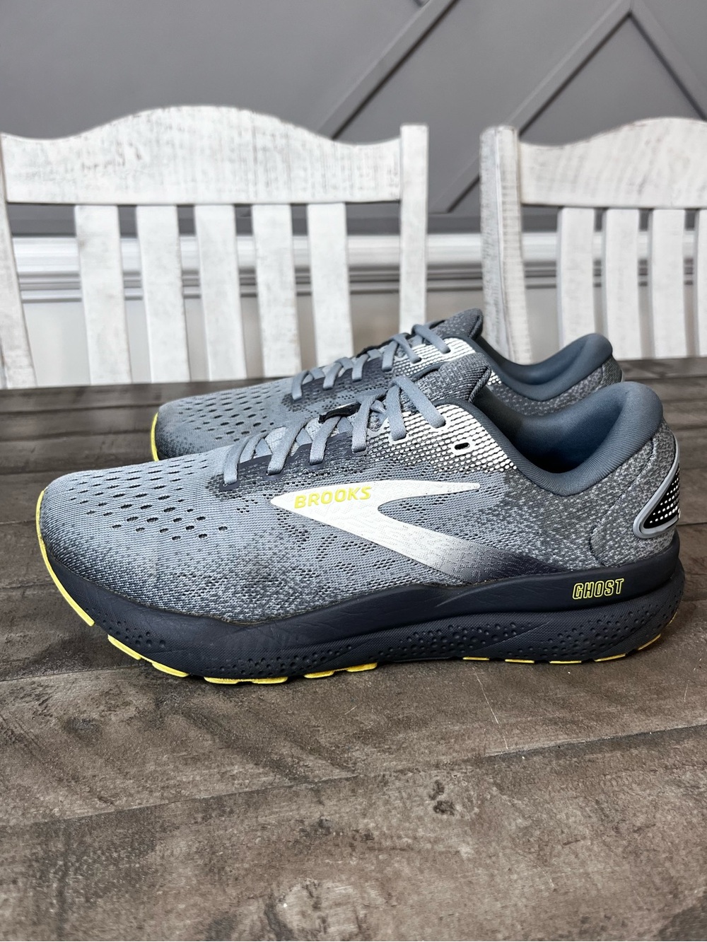 Brooks Ghost 16 Mens
Running Shoes Gray Silver Yellow Size 9